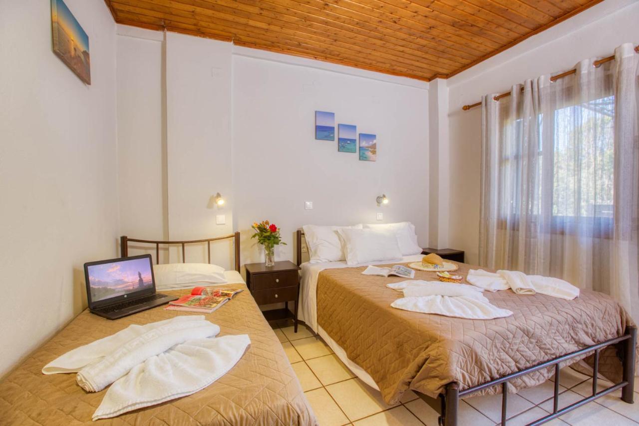 Christinas Apartments Ágios Matthaíos Екстериор снимка