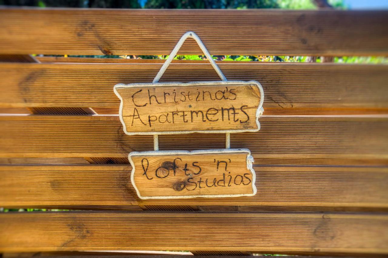 Christinas Apartments Ágios Matthaíos Екстериор снимка