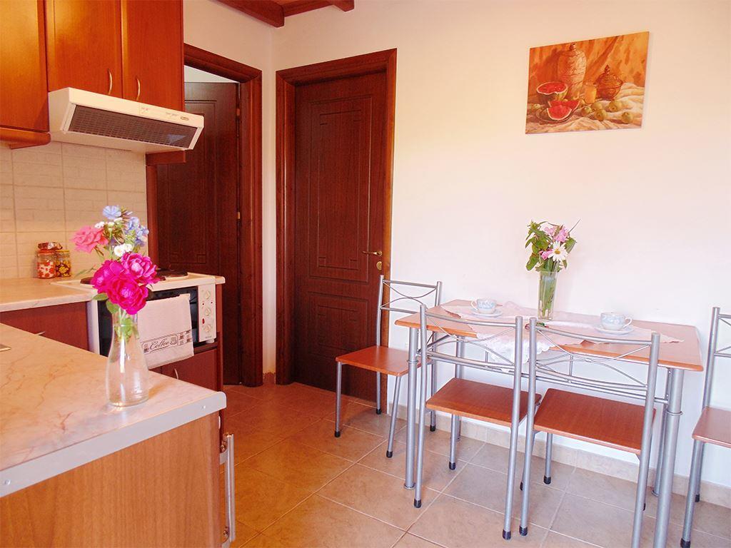 Christinas Apartments Ágios Matthaíos Екстериор снимка